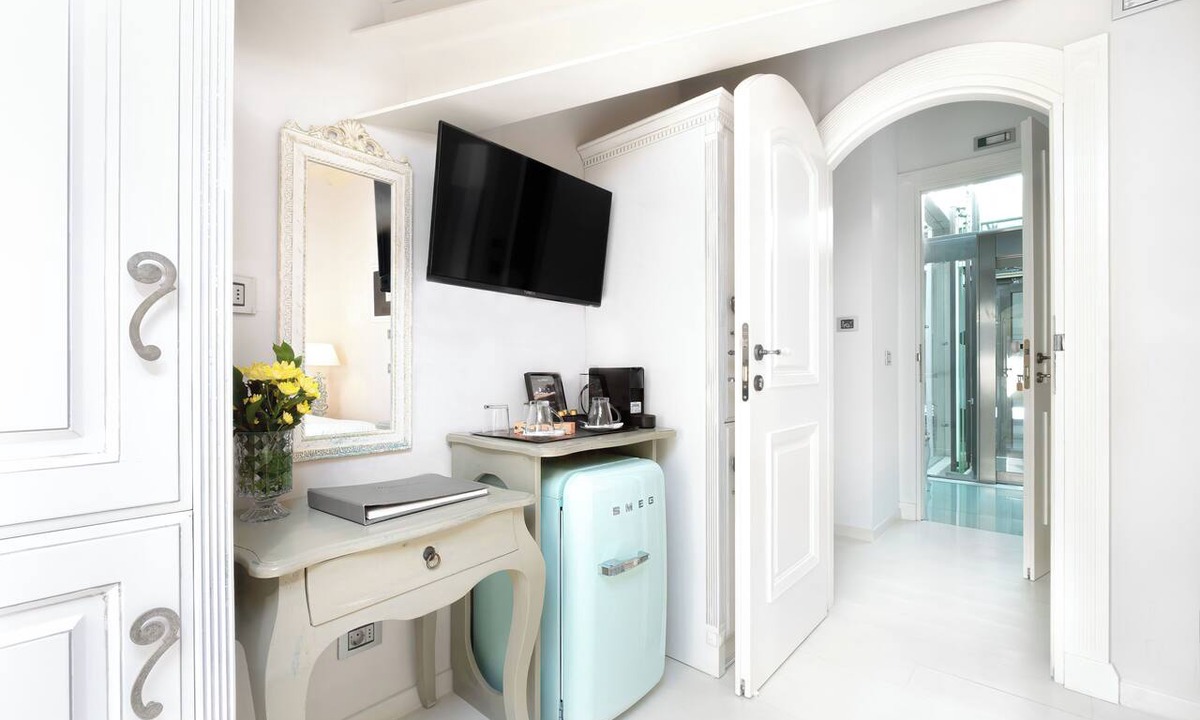 Paleopolis Hotel | Micra Anglia Boutique Hotel & Spa