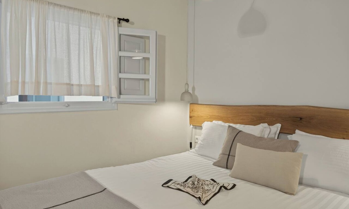 Firostefani Bed & Breakfast | Mnimes Guesthouses Santorini