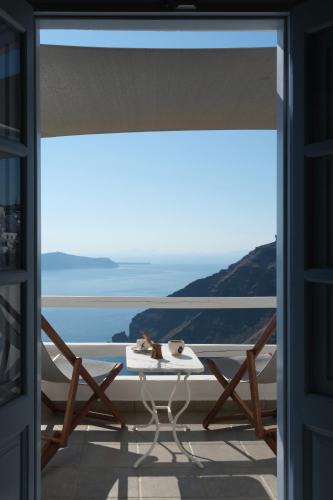 Firostefani House | Mnimes Guesthouses Santorini