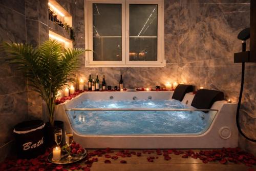 Neos Kosmos Apartment | Modern Bohemian Suites ATHENS - AVM