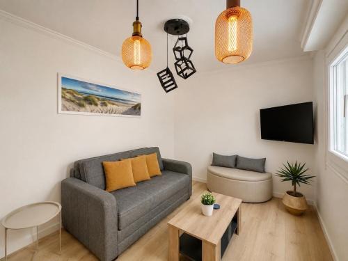 Ano Kipseli Apartment | Modern Semi-Basement Αpt - Vibrant Kypseli by ΜΡS