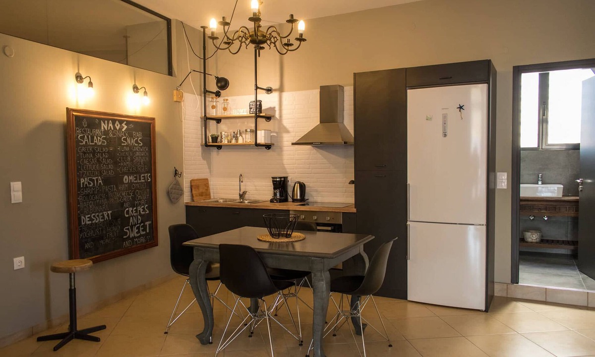 Mytilene House | Moonstone house B. Ermou 167 apartment
