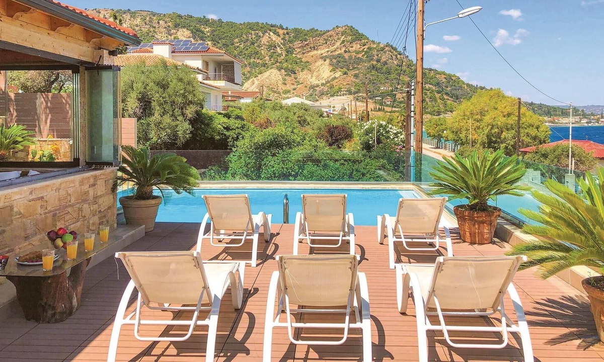 Evrostina House | Nice home in Petalou, Korinthias
