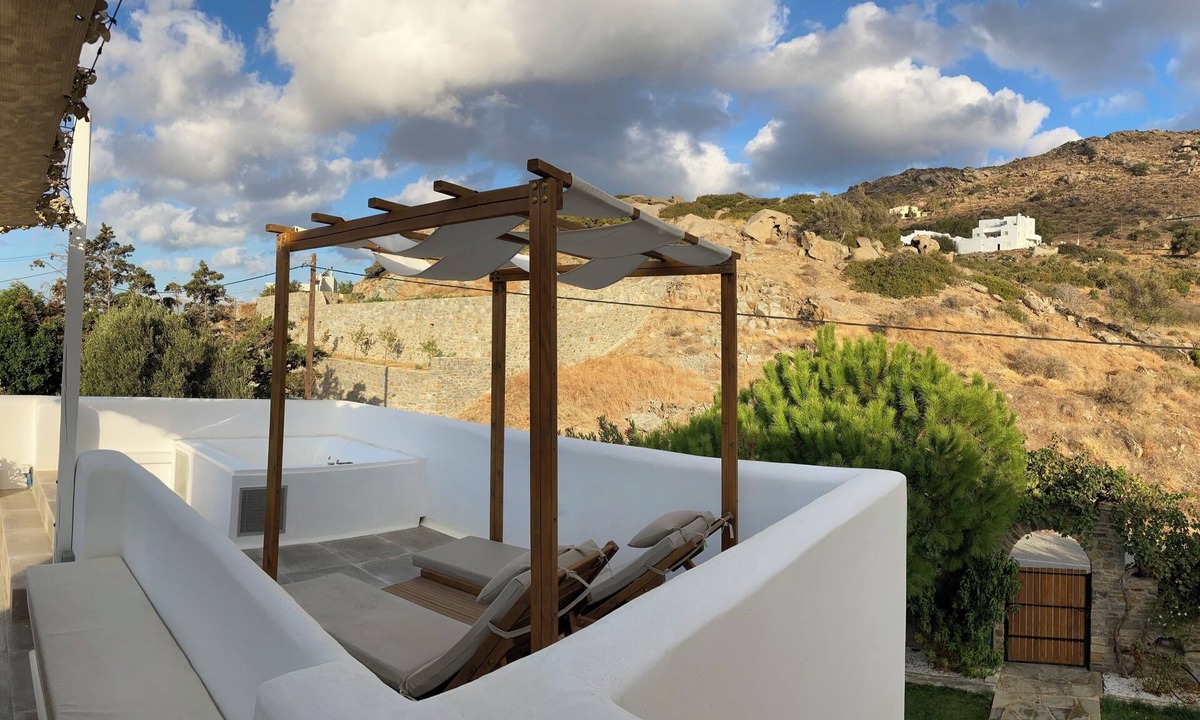 Glinado Apartment | NINEMiA NAXOS WITH JACCUZI AND POOL