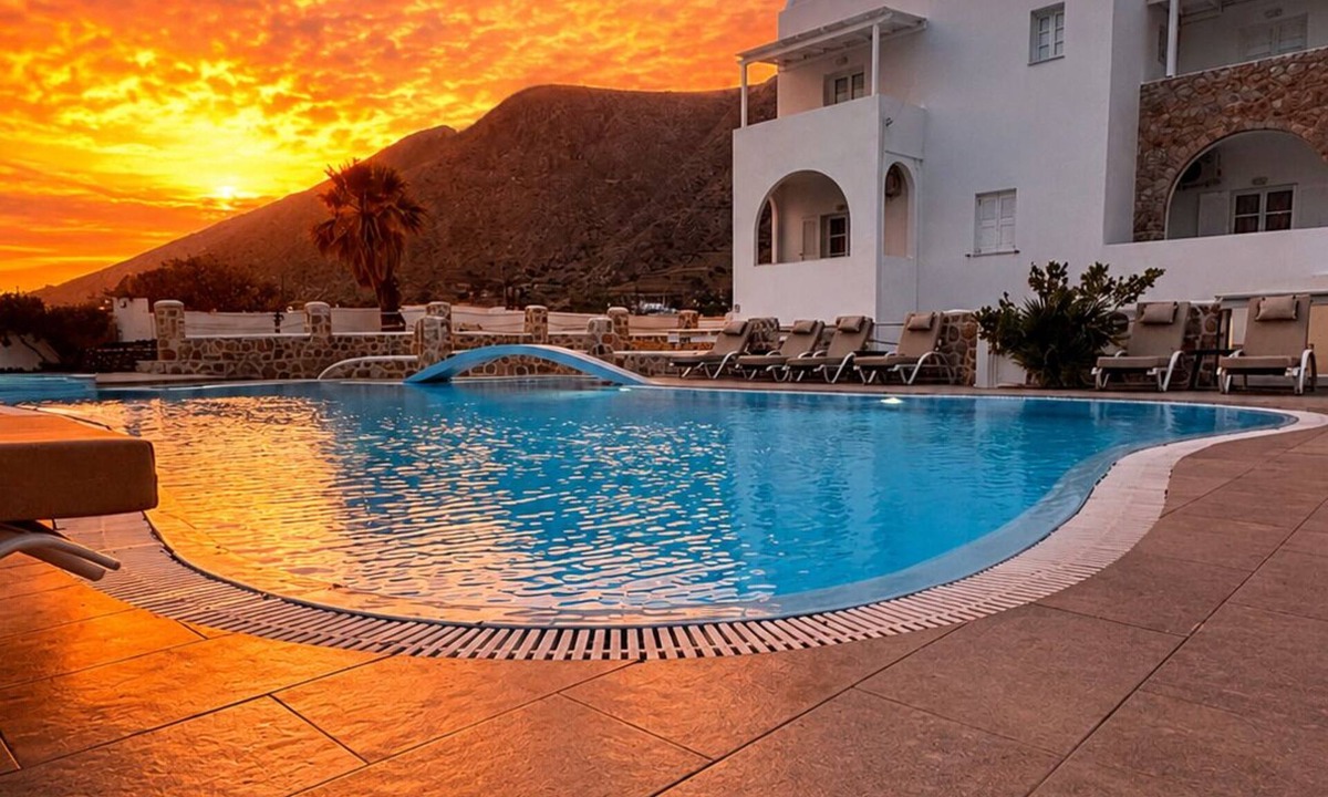 Perissa Hotel | Noème Santorini
