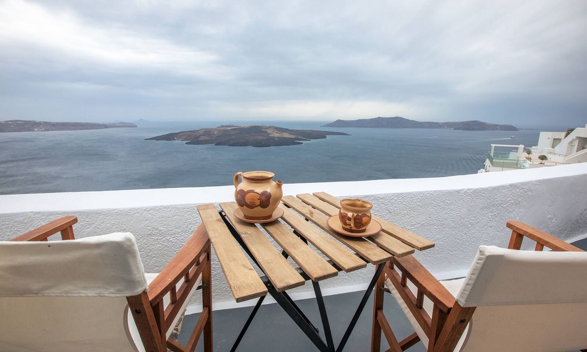 Fira House | Noni double Deluxe room