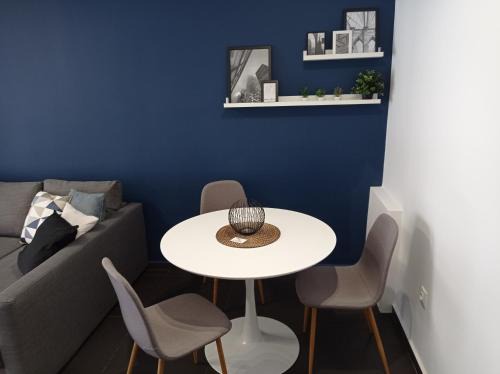 Patras Apartment | NY Central 2