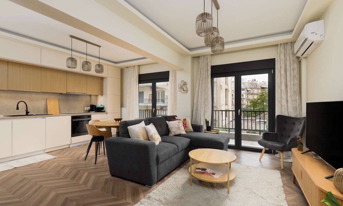 Thessaloniki City Centre Apartment | Oak tree: Modern two Bedroom apartment