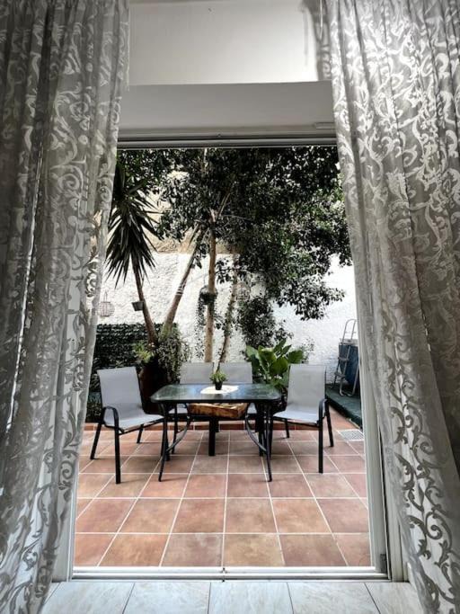Nikaia-Agios Ioannis Rentis Apartment | Oasis Pool Flat-near 2 metro stations-