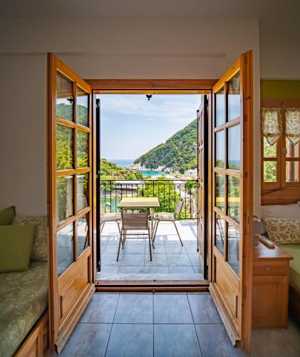 Papa Nero House | Olive House in Damouchari with a sea view - Delicious Houses