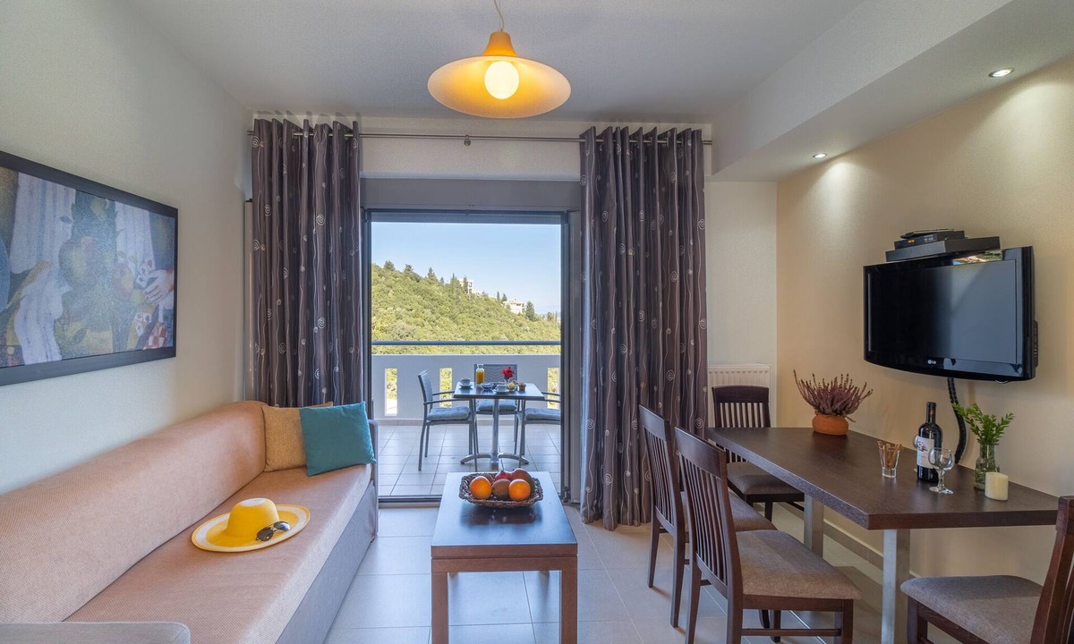 Katouna Apartment | One Bedroom Apartment with a breezy Sea-View balcony. Breakfast included.