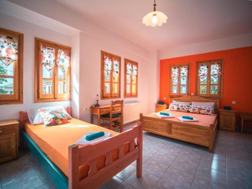 Papa Nero Apartment | Orange House for big families in Damouchari - Delicious Houses
