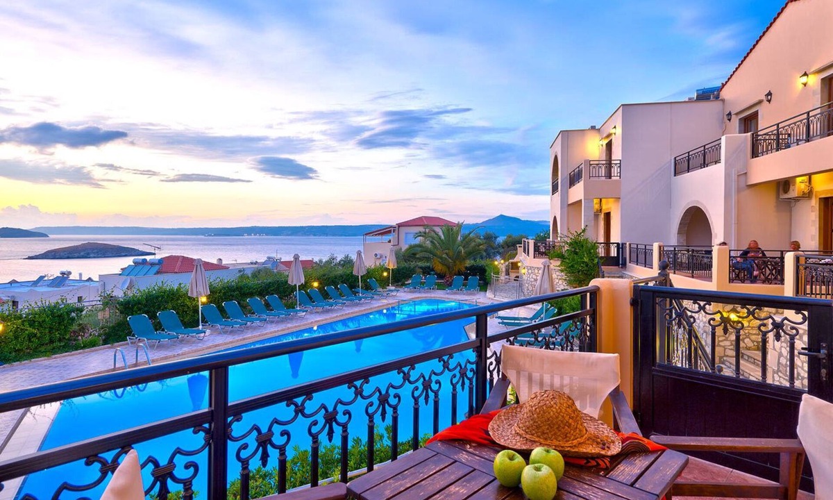 Plaka Apartment | Pegasos Maisonette, 2 BD, 2 BA, 350 meters from sandy beach