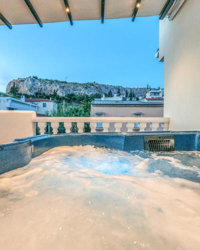 Filopappou Apartment | Penthouse with hot tub