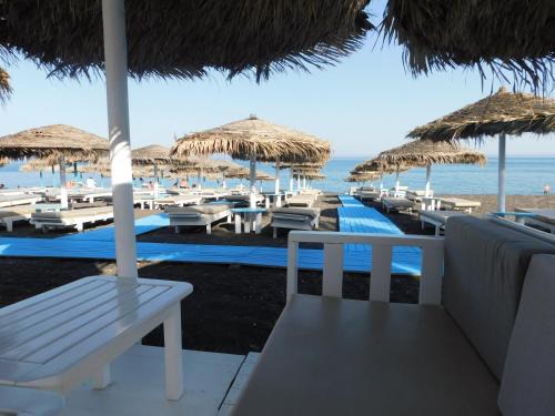 Perissa Apartment | Perissa BeachFront Rooms