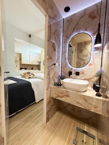 Neos Kosmos Apartment | Petit and Peaceful Retreat