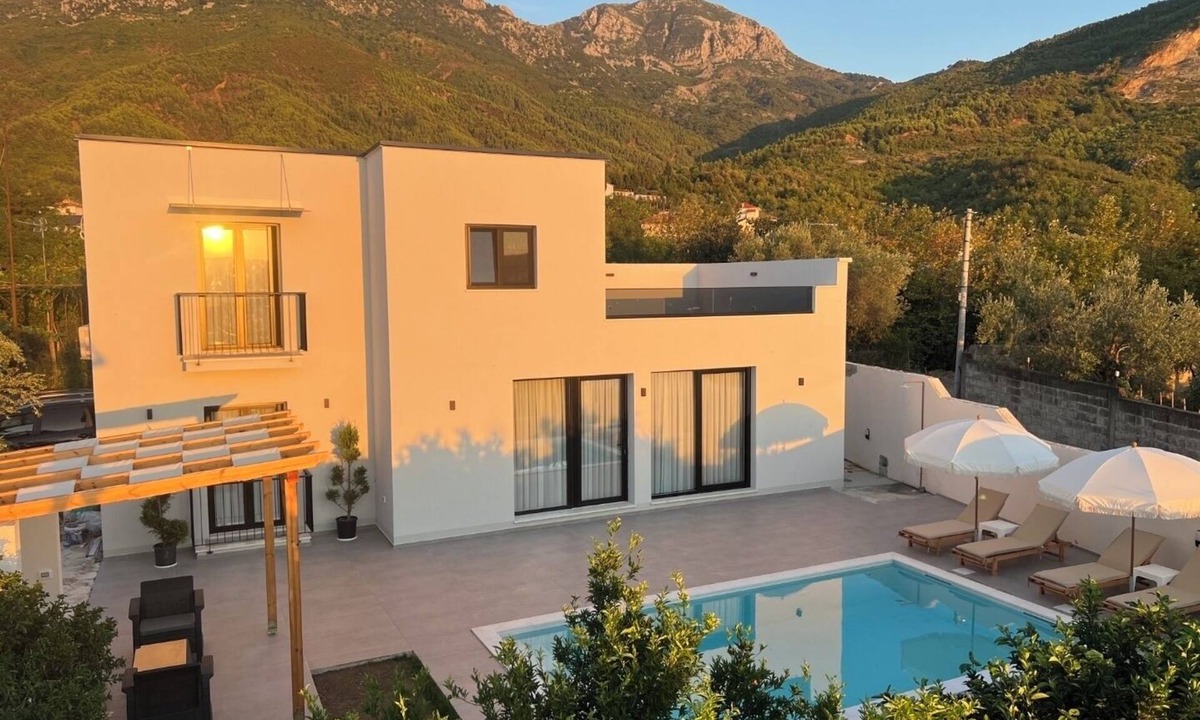 Sakës Villa | Poolside Bliss | Modern Villa