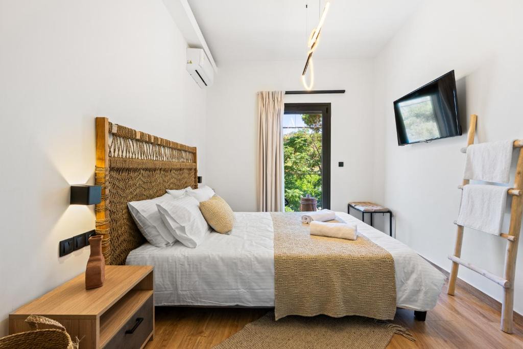 Vathi Hotel | Porto Vathi Suites