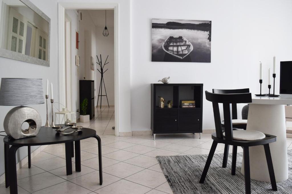 Piraeus Apartment | Poseidon by Heloni Apartments