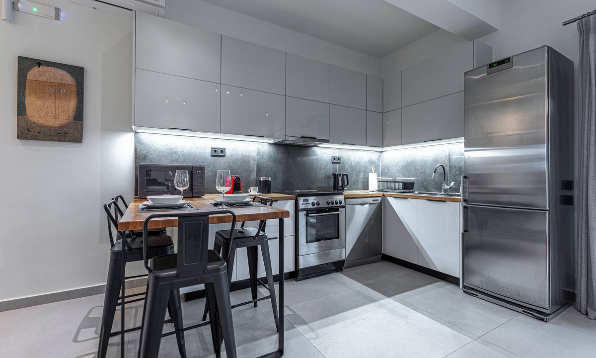 Spata-Artemida Apartment | Premium 2BR 2Bath Apt | Airport, Expo, Leisure | Wi-Fi, Garden| 24/7 Smart Lock