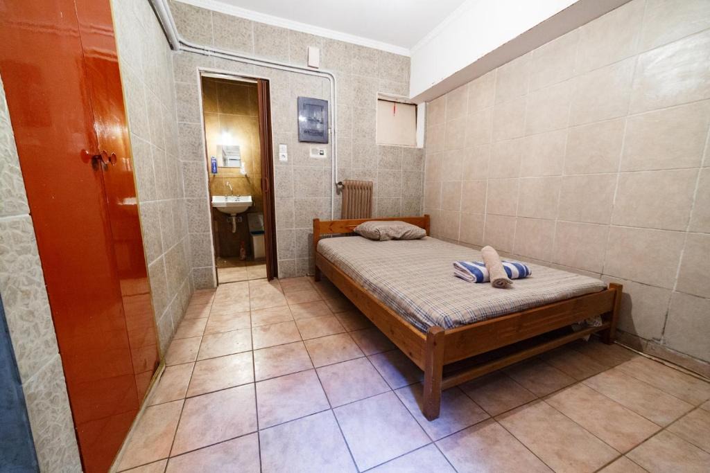 Exarhia Apartment | Private flat for 2 or 3 with back yard near Exarhia Square and Archaelogical Museum