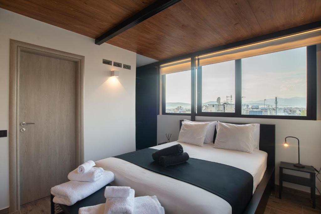 Metaxourgio Apartment | Private Jacuzzi & Acropolis View - The Urban Loft
