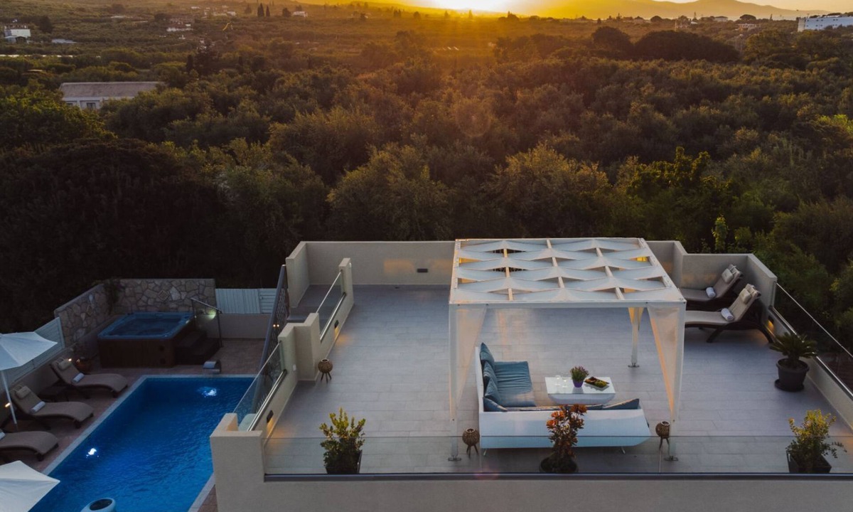 Tsilivi Villa | Private pool villa with water massage pool and sea view roof garden