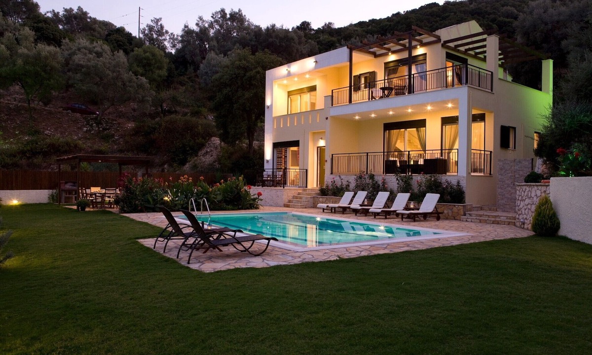 Mikros Gialos Villa | Private Sunrise Villa with Pool & Garden – 5 mins walk to Beach, Peaceful Escape