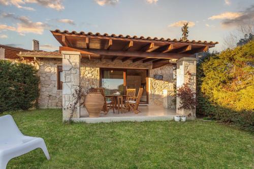 Siviri House | Pure Amber Suite Elani