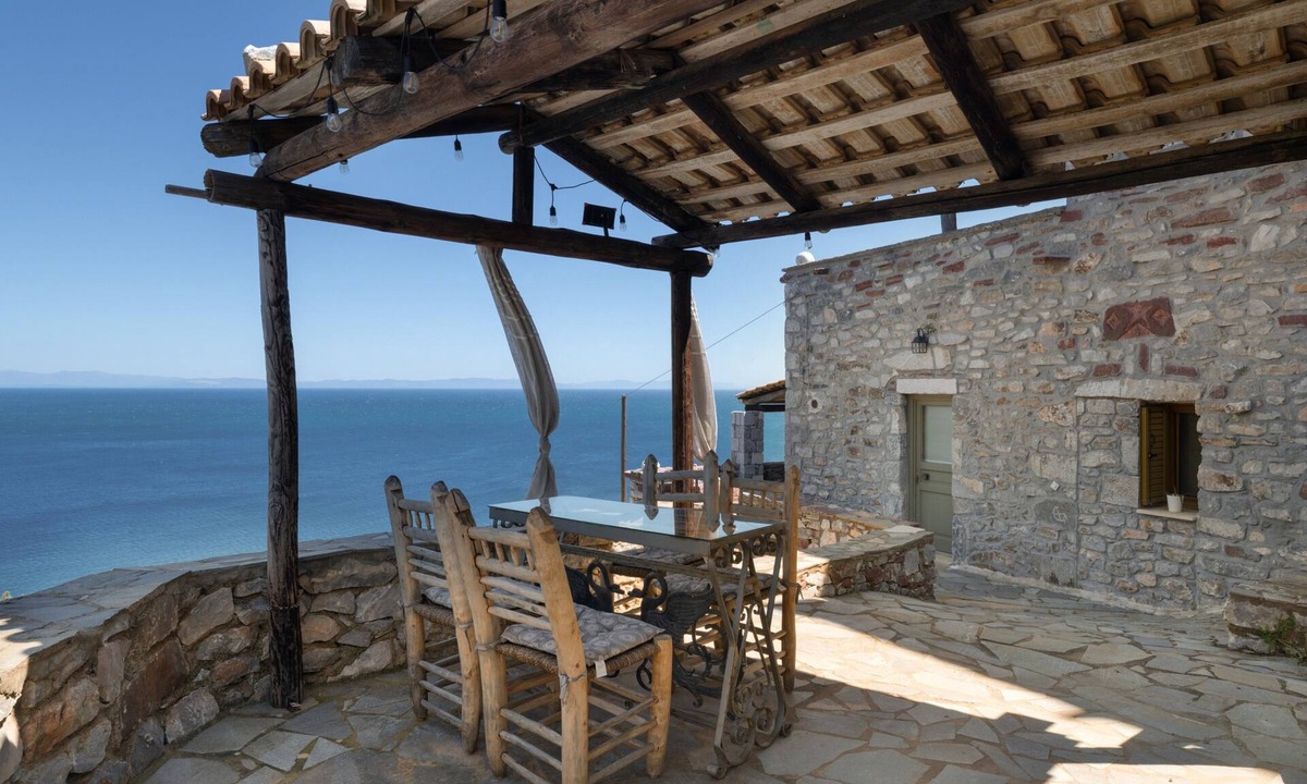 Kokkala Apartment | Quadruple Deluxe Room 208 with Sea View, Wi-Fi and Air Conditioning