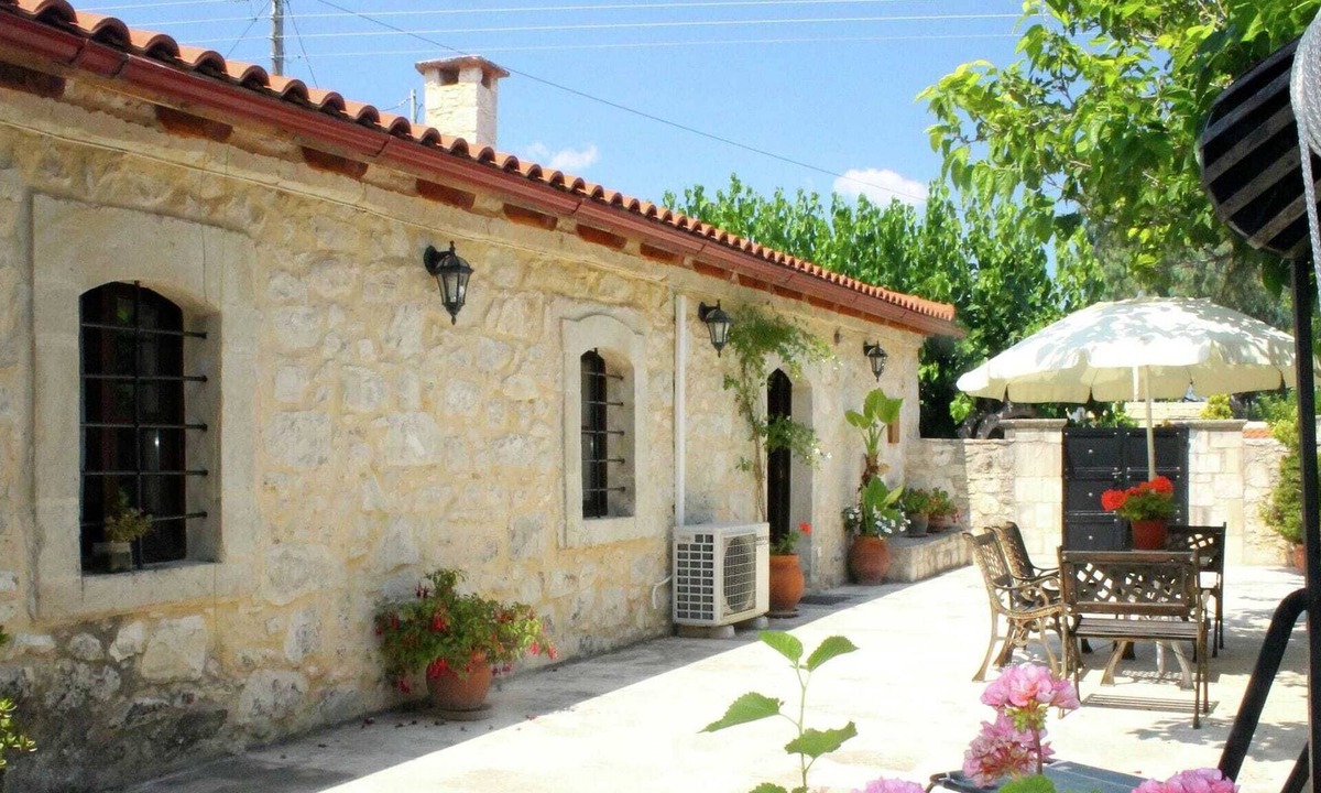 Pasalites House | Quaint Holiday Home in Pasalites with Garden near Perama