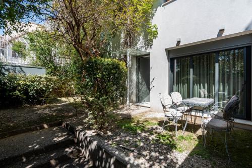 Filopappou Apartment | Rare Koukaki garden flat near Acropolis & metro