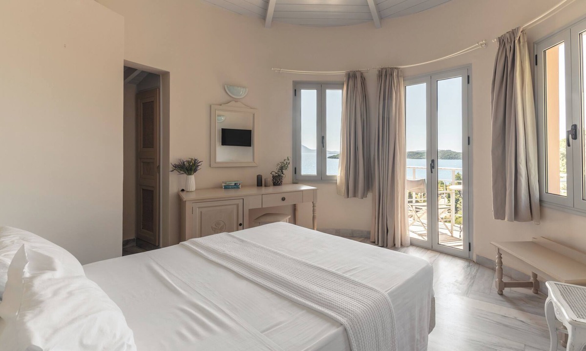 Nikiana Hotel | Red Tower