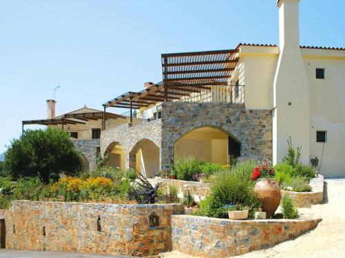 Theodhora Apartment | Romantic Holiday Home in Drosia