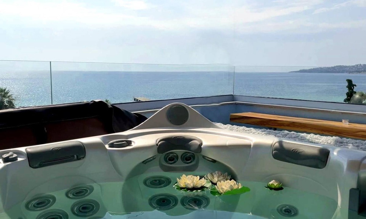 Nees Pagases House | Rooftop Loft with Hydromassage