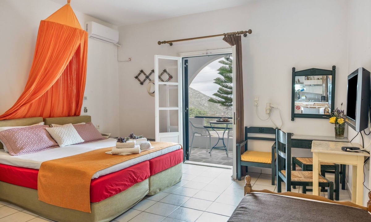 Aegiali Apartment | Room 18 at Pagali Hotel for Families