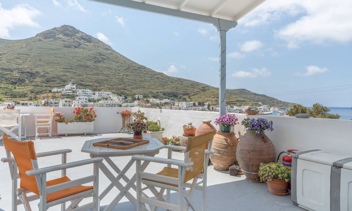 Katapola Apartment | Room No 6 with Sea View, Wi-Fi, and Air Conditioning