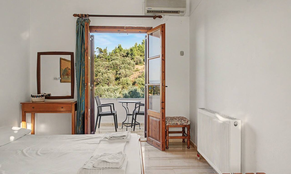 Psaropouli Apartment | Room 'Orama 14' with Shared Terrace, Wi-Fi and Air Conditioning