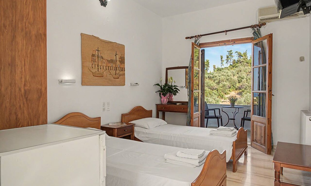 Psaropouli Apartment | Room 'Orama 15' with Shared Terrace, Wi-Fi and Air Conditioning