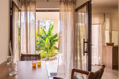 Karlovassi Apartment | Samos Tropic Apartments