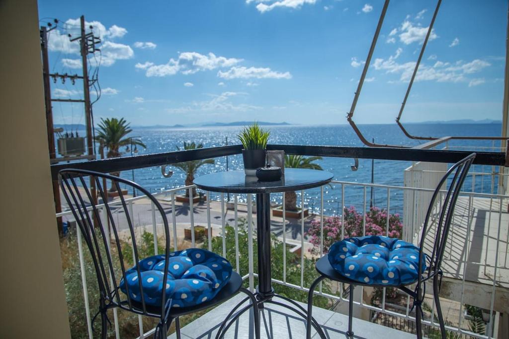 Agii Theodori Apartment | Saronic View Studio