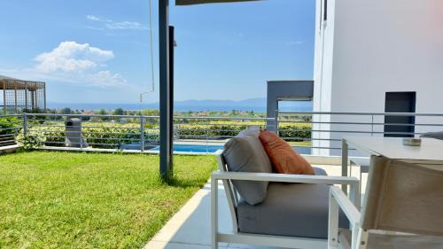 Pangaio Apartment | Sea the Sky Apartment with Pool by Horizon Homes