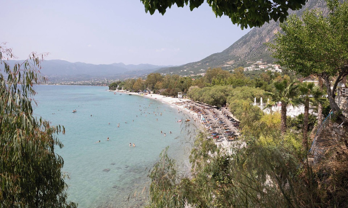 Mikri Mantineia Apartment | Seafront retreat Apartment in Almyros, Kalamata