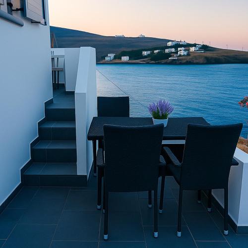 Loutra House | Seafront Theis Retreat - Loutra Seaview Bliss