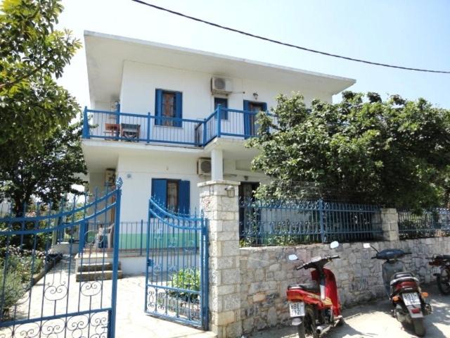 Skopelos Town Apartment | Smile Stella Studios