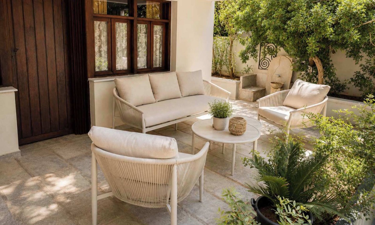 Loutraki Apartment | Spacious Cozy 2BR Apartment in Loutraki with Courtyard,BBQ & Parking near Beach