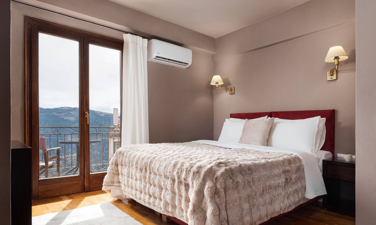 Arachova Hotel | Standard Double Room with Balcony by Mons Arachova
