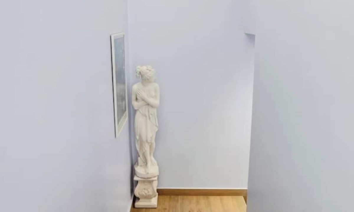 Glyfada Apartment | Starry Nights: Penthouse Sauna & Jacuzzi Serenade