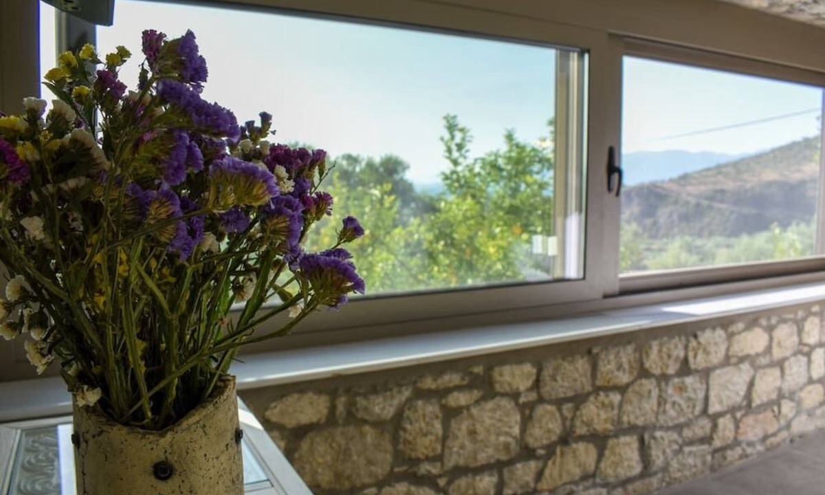 West Mani Apartment | Stone Studio With Sea Views Near the Beach