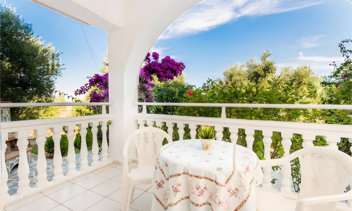 Laganas Apartment | Studio Apartment '1' with Private Terrace, Wi-Fi and Air Conditioning